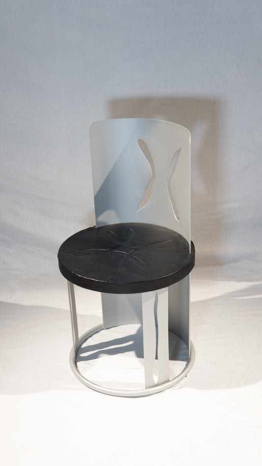 "Amnos" – A throne for stillness